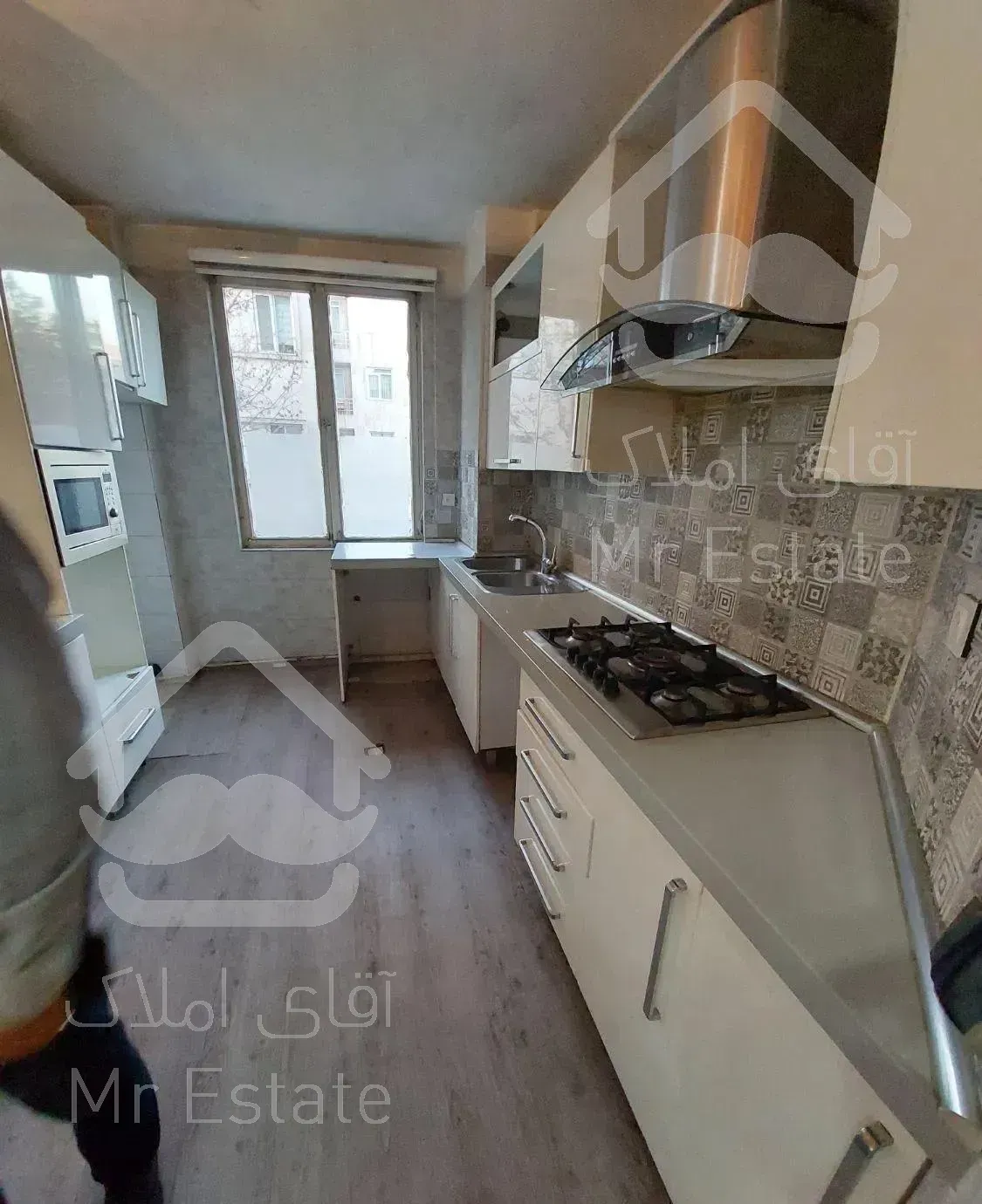 قلهک سیمای جنوبی۱۱۰متر دو خوابه بابالکن