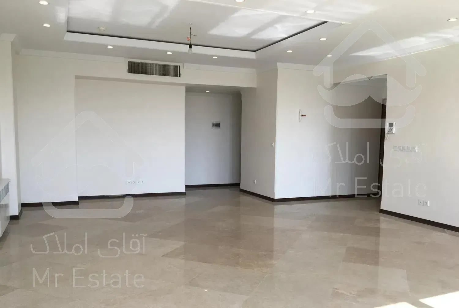 ۹۳ متر / شاهین شمالی / سالن پرده خور