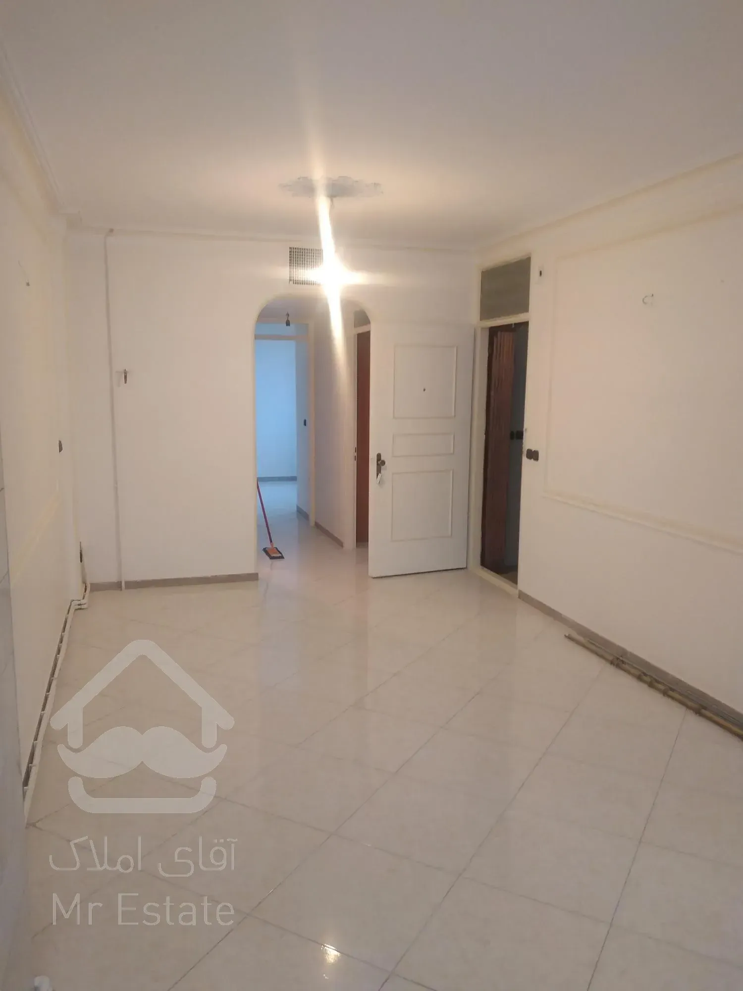 فروش آپارتمان ۶۸ متری ۲ خواب طبقه سوم تک واحدی رودکی آزادی