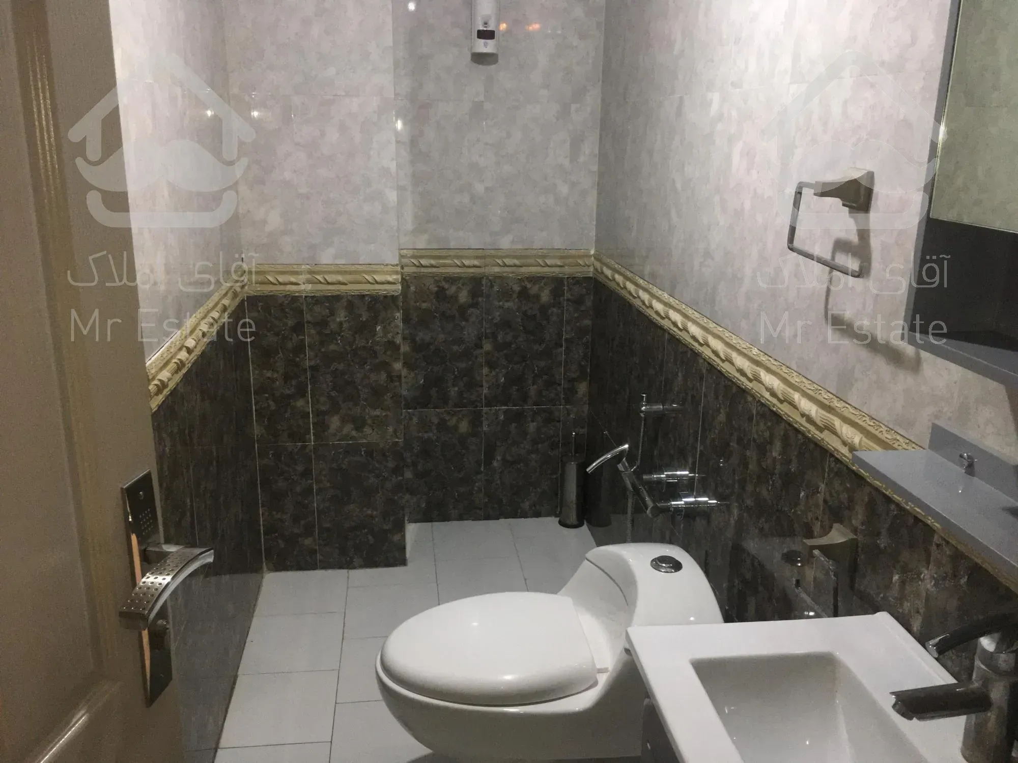 ۱۶۰۰متر سند اداری بخارست