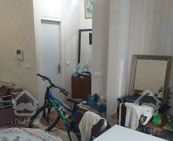 متراژ هشتاد متر سیزده متر بالکن دارد