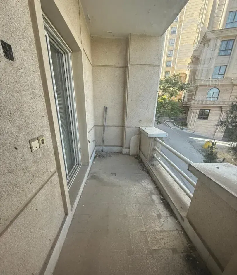 درکه ۱۷۰ متر۳ خواب  با ۳ تراس