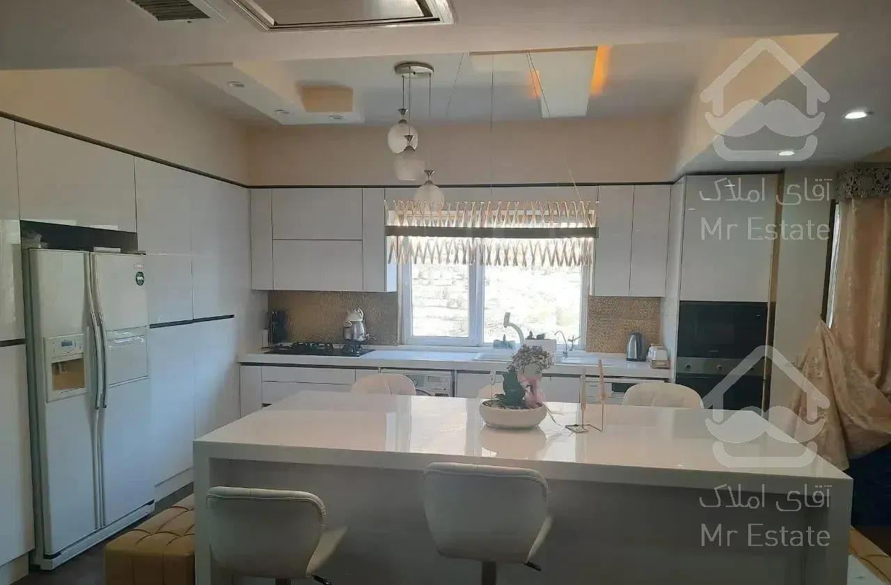 منطقه 22 / 205 متر / طبقه آخر/ویو ابدی