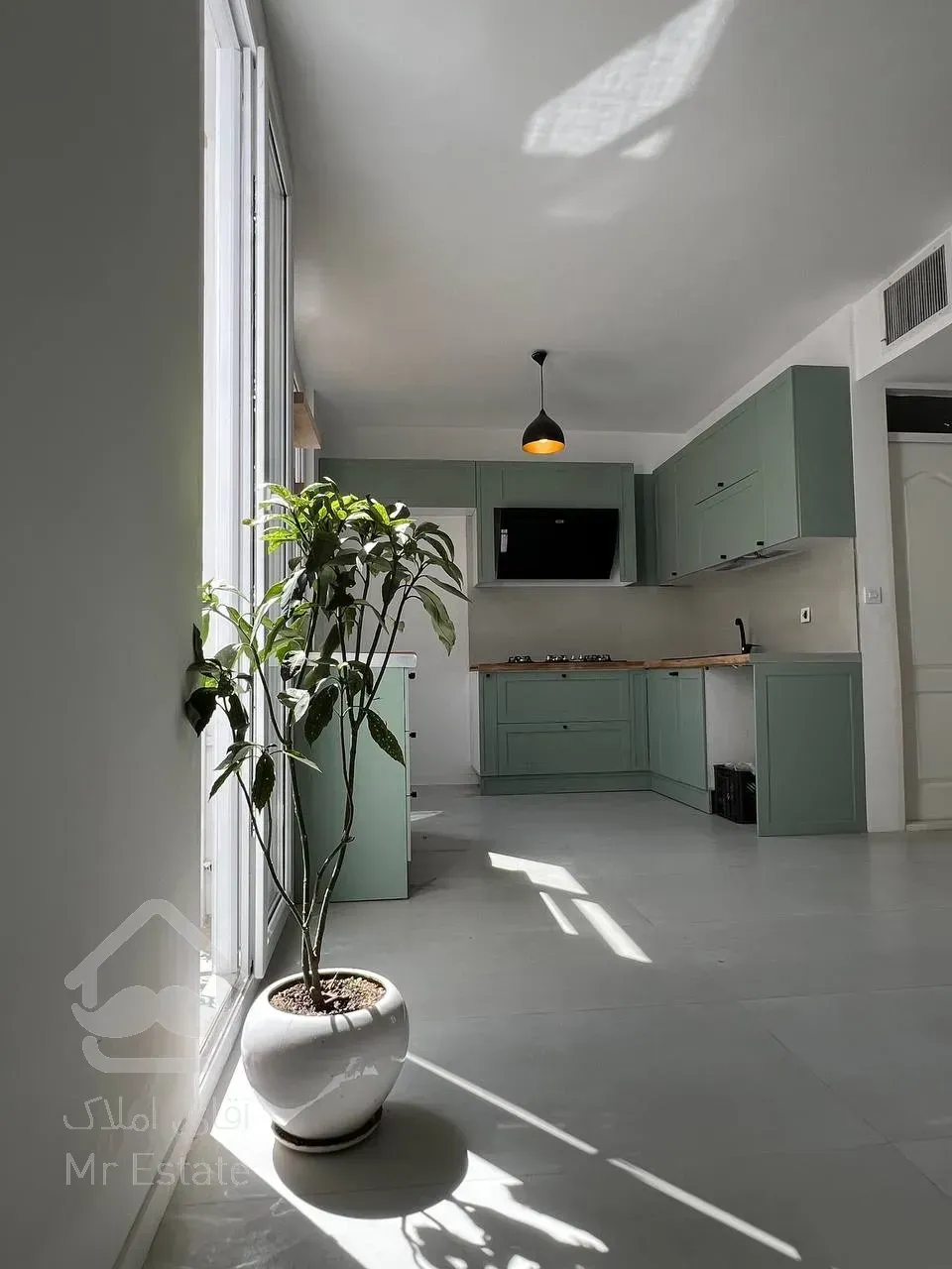 فروش آپارتمان ۵۵ ماری یک خوابه نما تراورتن سالن پرده خور در سازمان برنامه