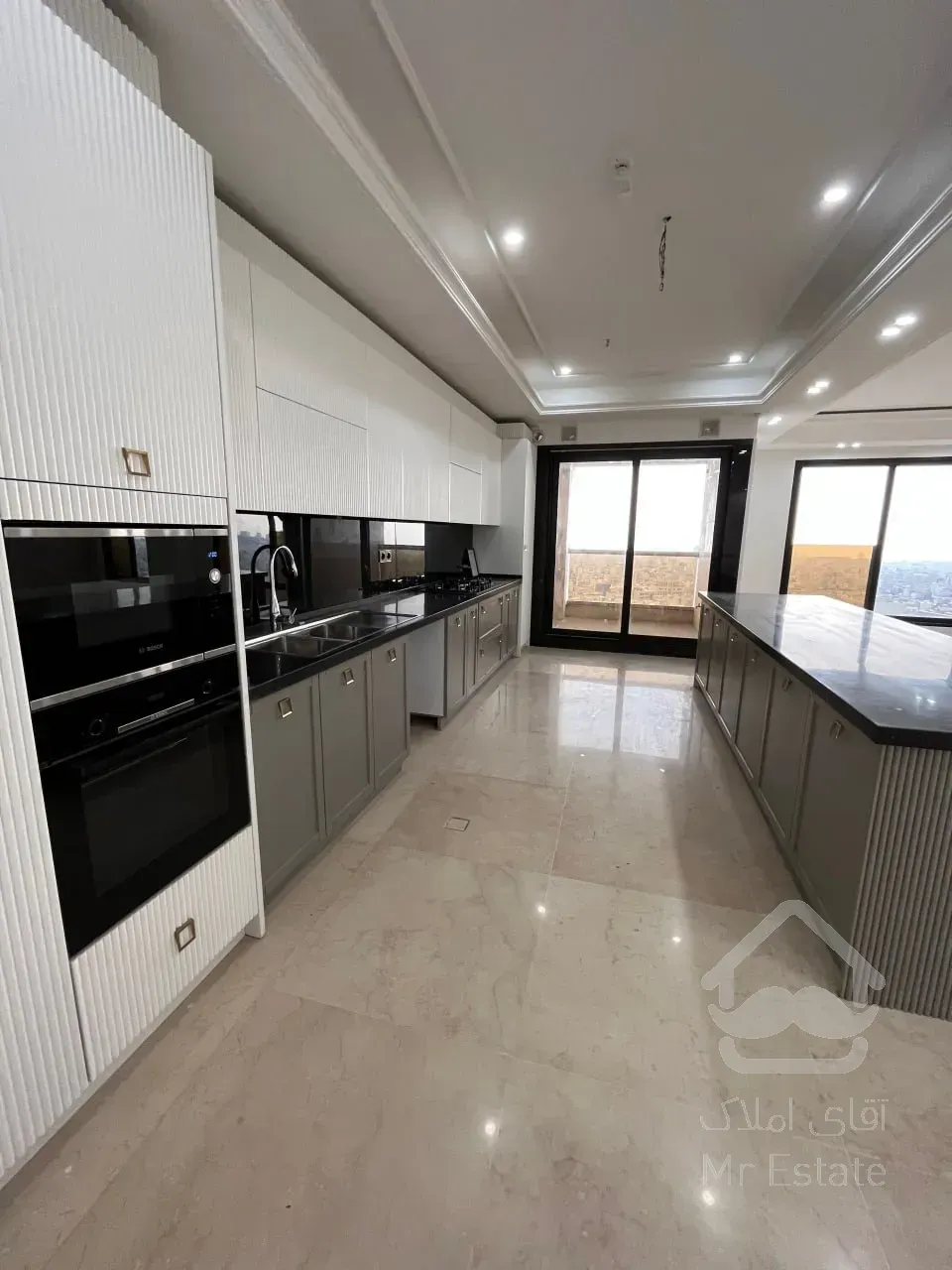 فروش واحد 200متری 3 خواب قیطریه غرق در نور