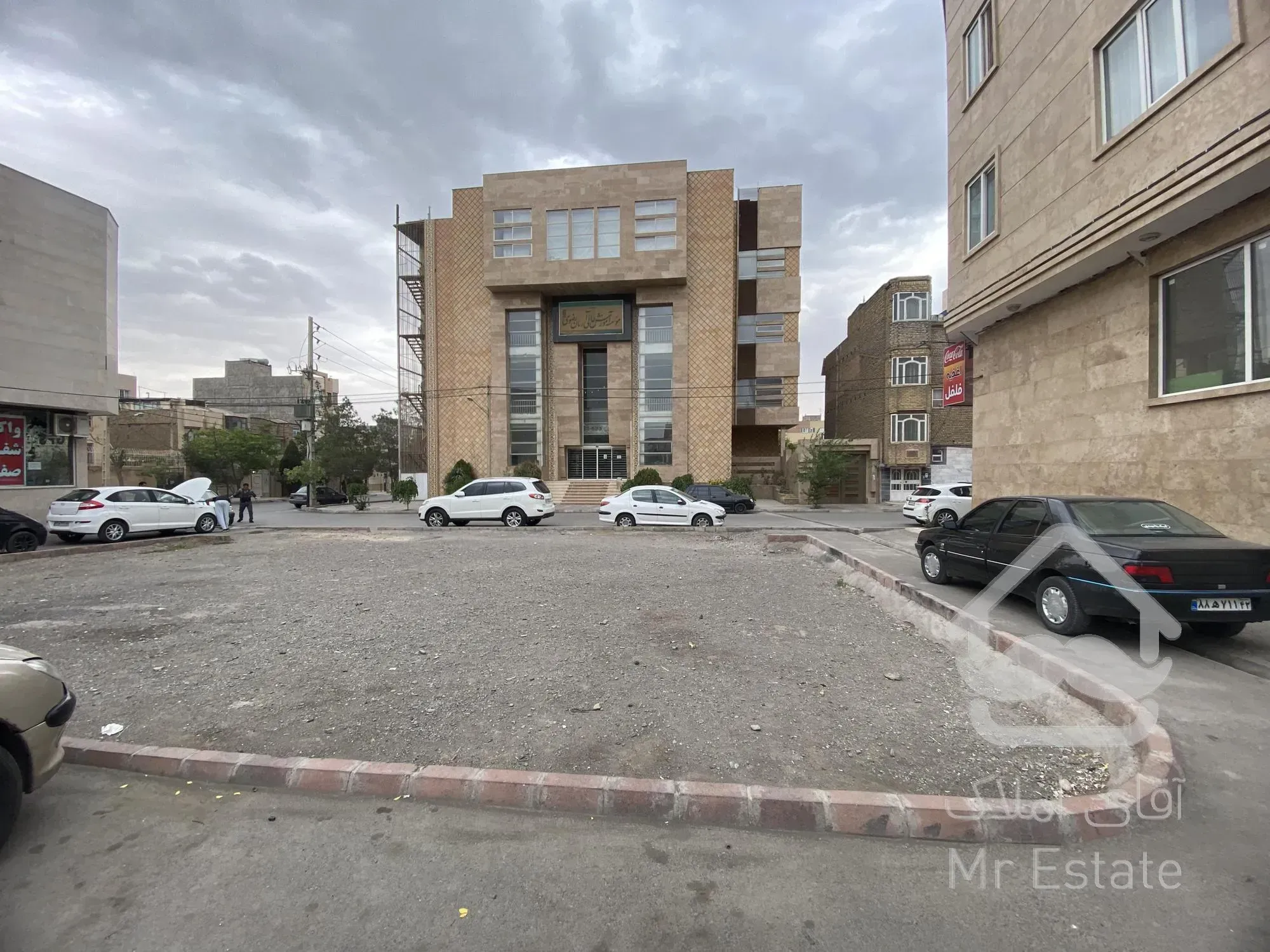 زمین ۱۰۰ درصد تجاری ادیب(۳نبش)