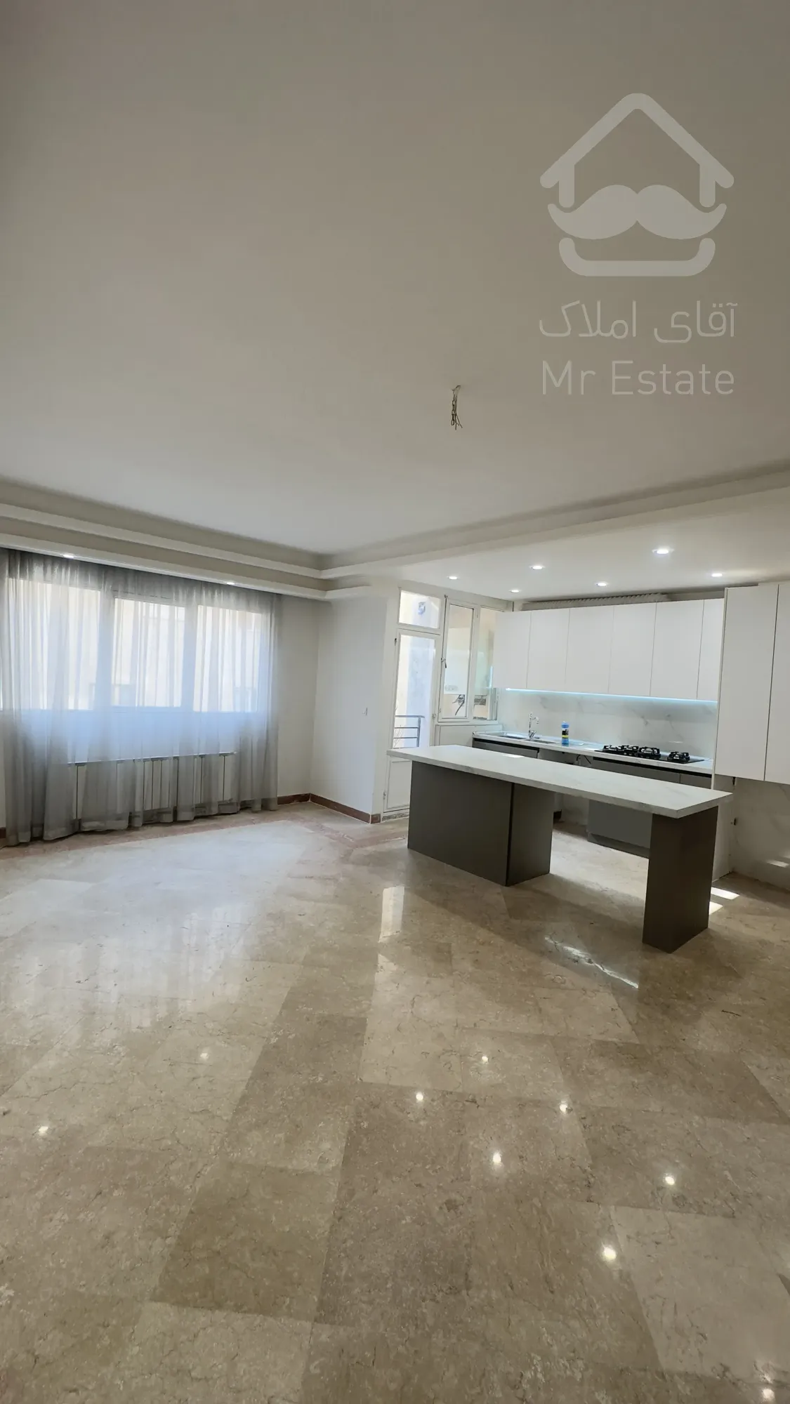 فروس سالن پزده خور روبه افتاب تاپ لوکیشن