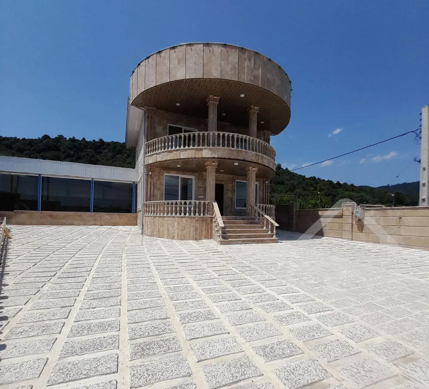 ویلای جنگلی (( ۵۲۲ ))متری با استخر در جاده ماسوله