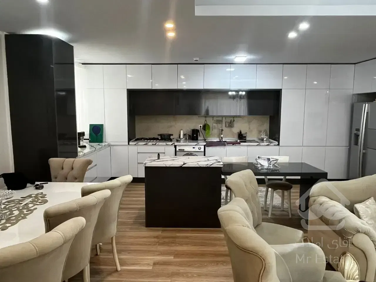 آپارتمان 110 متری ، شناور در نور ، بازسازی با متریال درجه ۱ ، مهستان