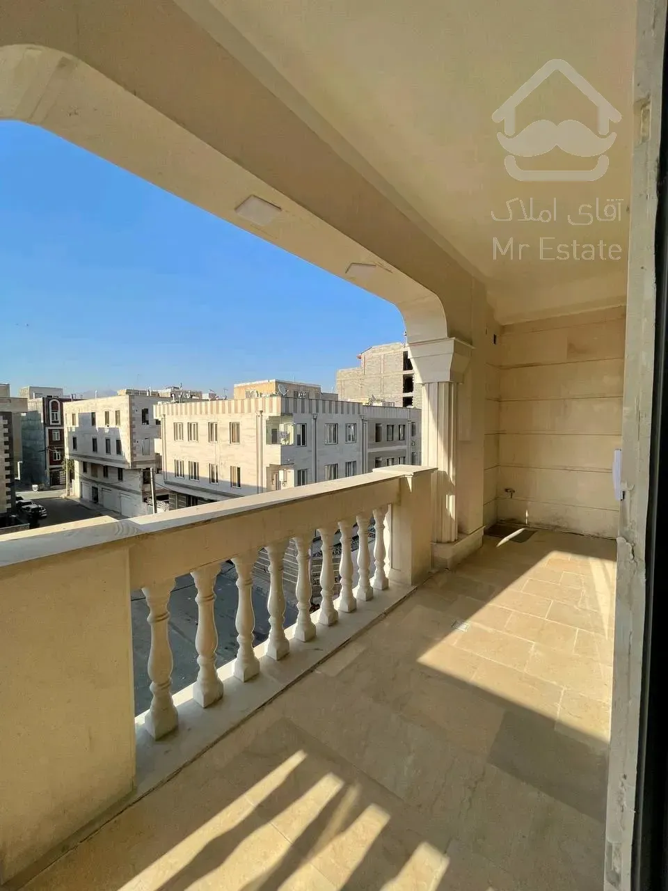 علی حسنی/۱۶۵متر۳خواب/تکواحدی و نوساز/