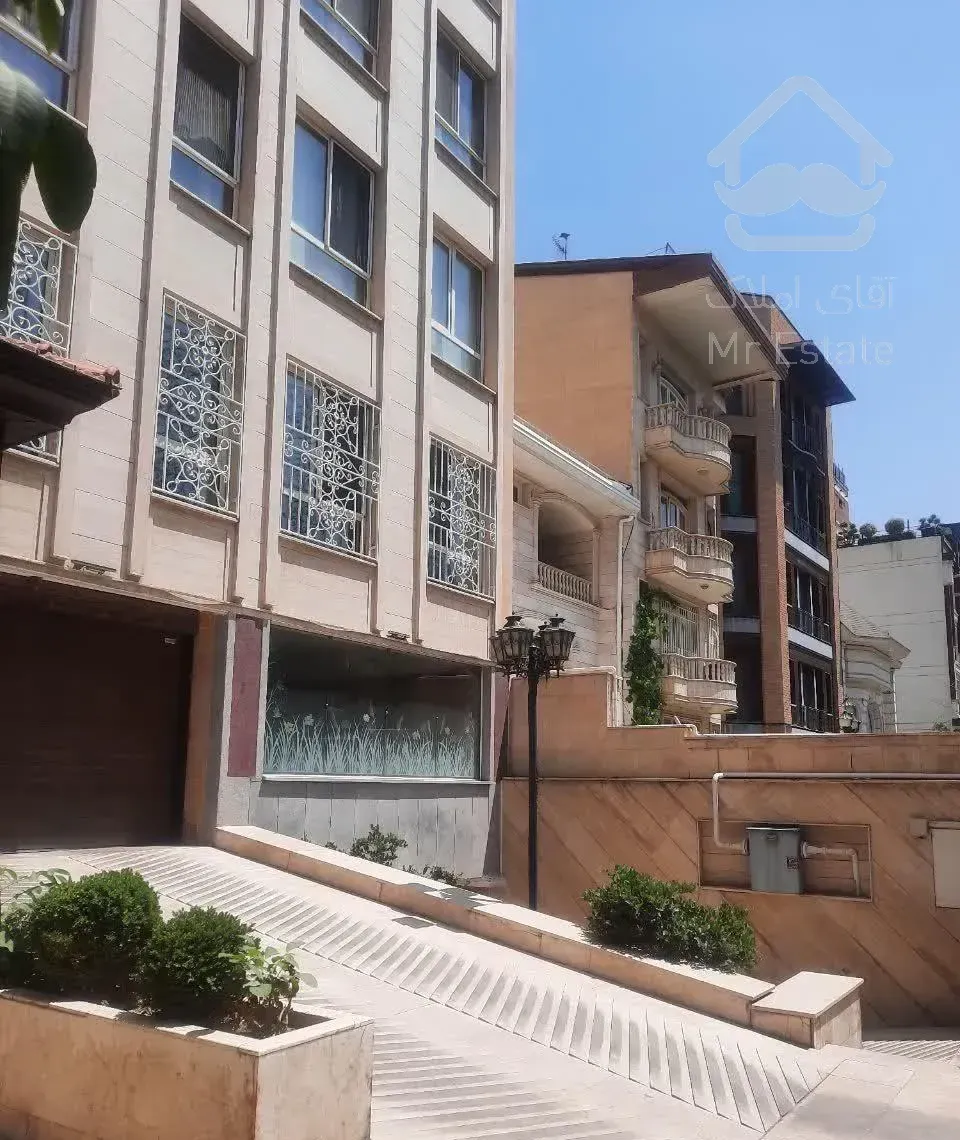 نیاوران/ شمال کاخ/207متر/ فوری