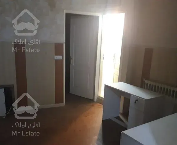 اپارتمان همکف بر خیابان