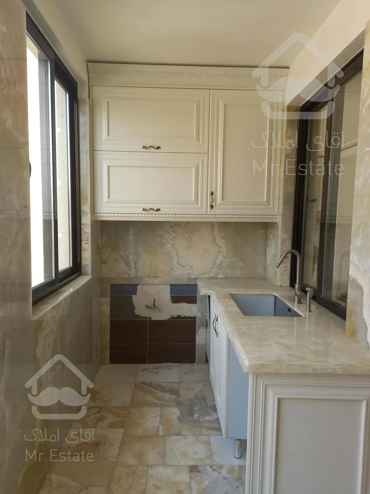 آپارتمان ۱۸۰ متری زعفرانیه