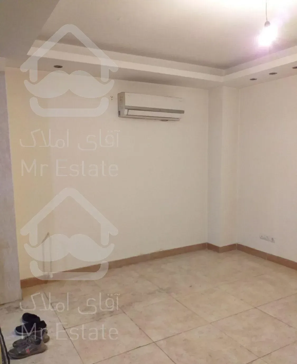 ۶۰متری پارکینگ دارد کولرگازی پکیج