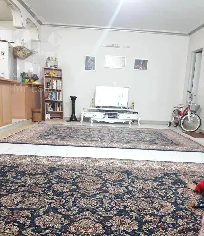 ۷۰ متر آپارتمان پارکینگ دار  غرق نور ۲۰ سال ساخت