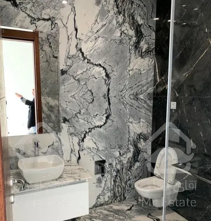 245 متر   مارکدار