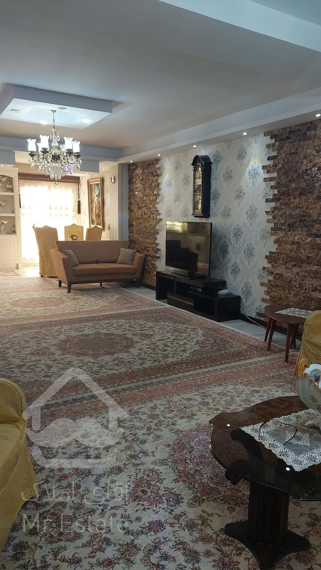 ویلایی ۲۰۰ متری ۱۵ ساله/۴ واحد/المپیک/زیبادشت