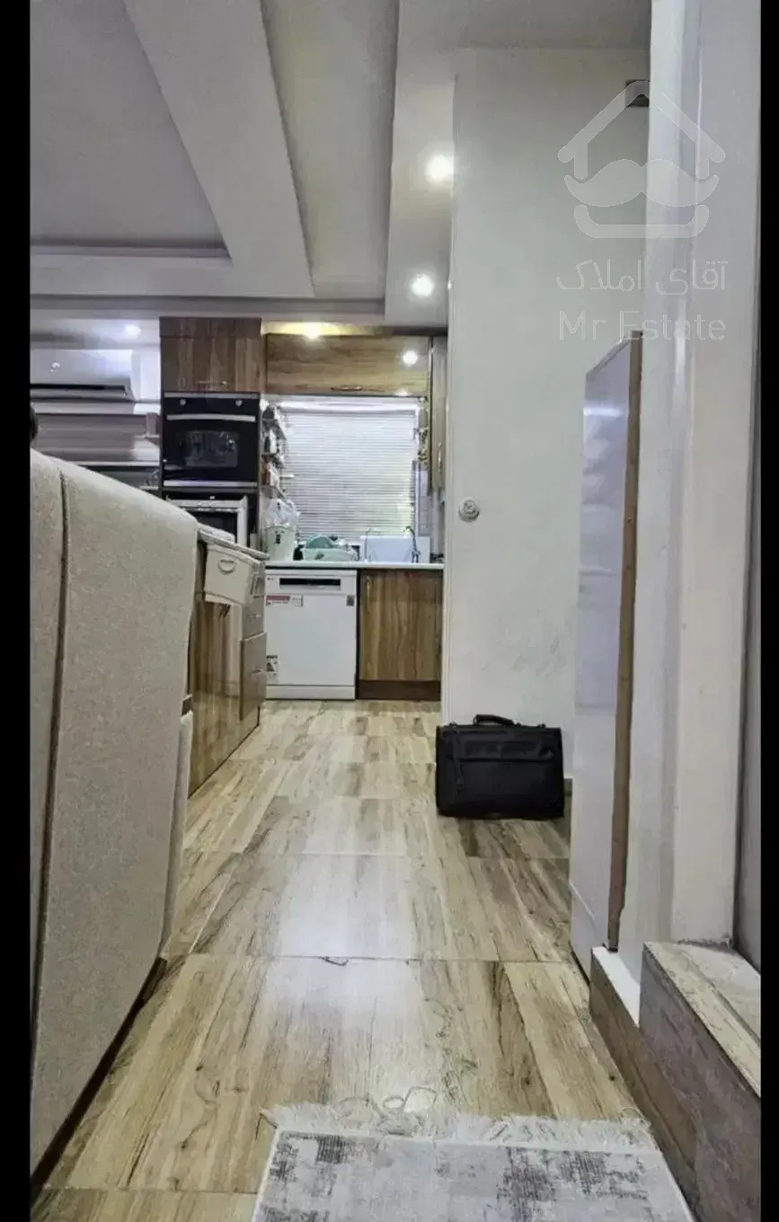 70 متری در خیابان مطهری