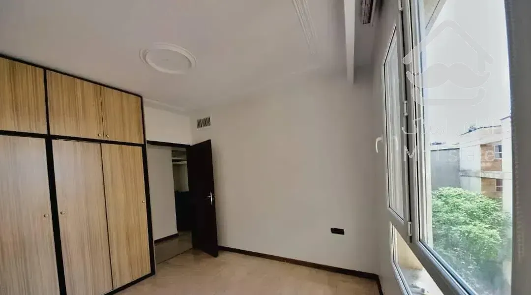 ۱۰۵ متر تک واحدی سه جهت نور