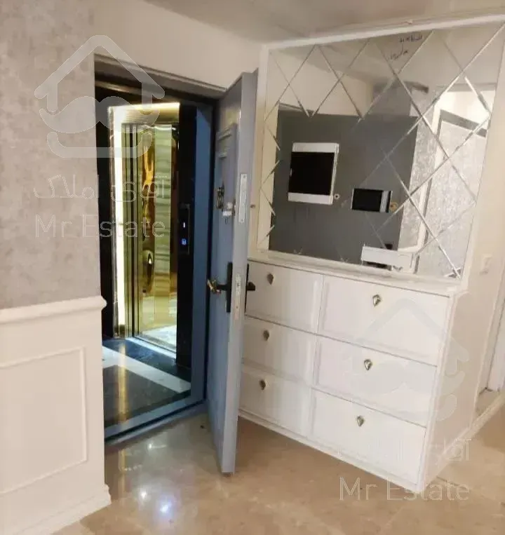 ونک۱۵۵متر/۲پارکینگ/بالکن قابل چیدمان/فروشنده واقعی