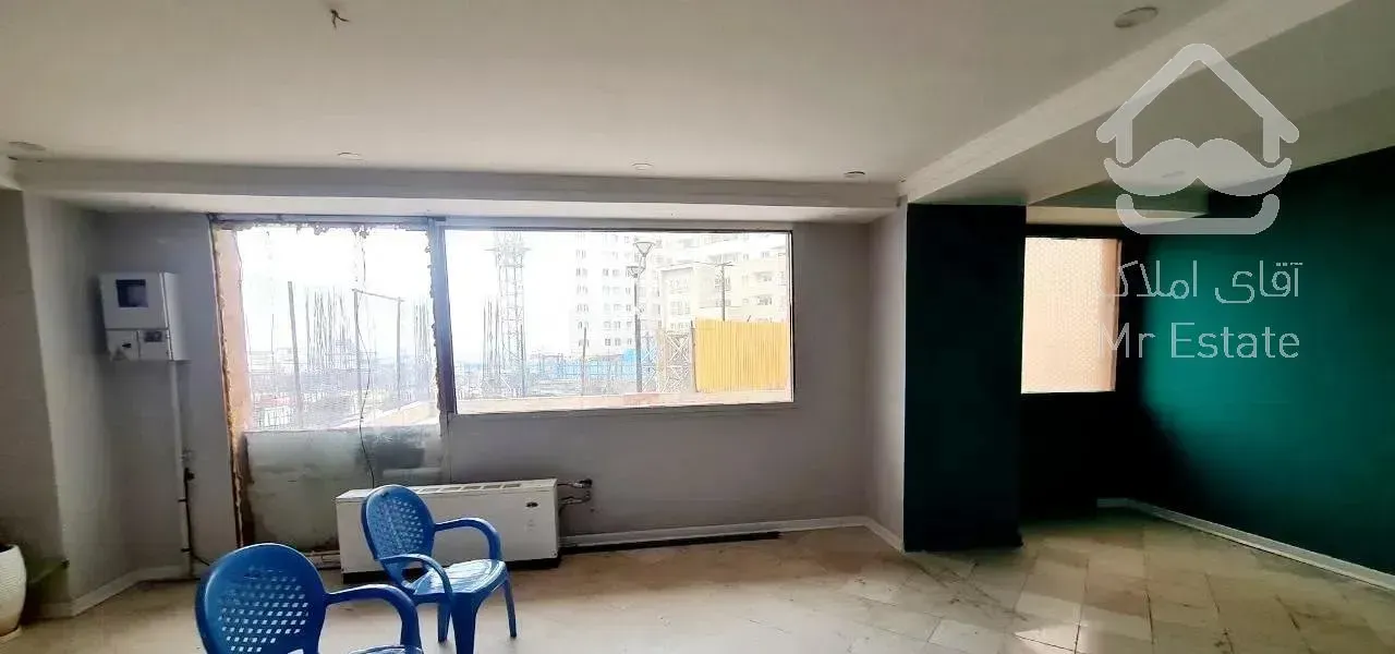 ۱۰۰متری واقع در برج دریاچه چیتگر