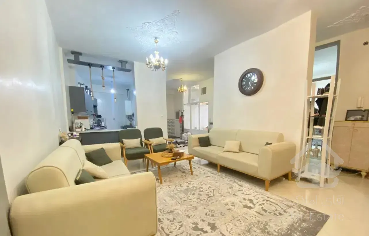 ۸۰ متر براصلی با حیاط‌اختصاصی برخیابان کمالی کاشان