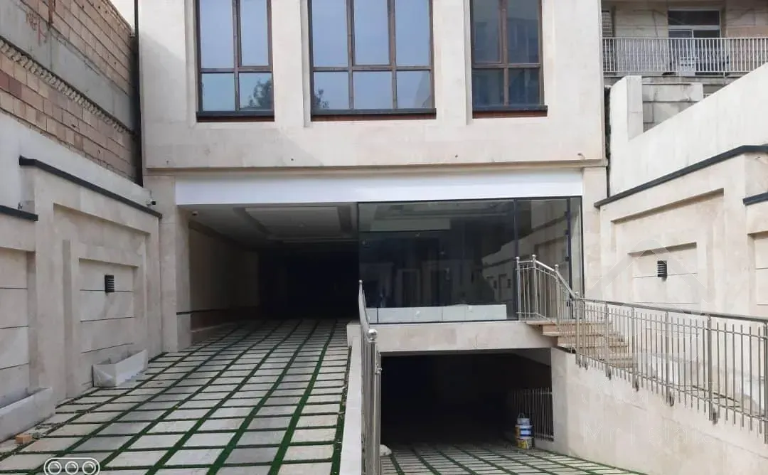 حوالی پل صدر ۱۸۰متر ۳خوابه تکواحدی