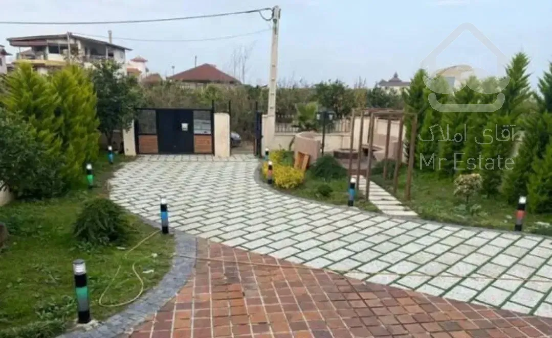 ویلا حیاط دار با ۵۷۰ متر زمین و سند شش دانگ