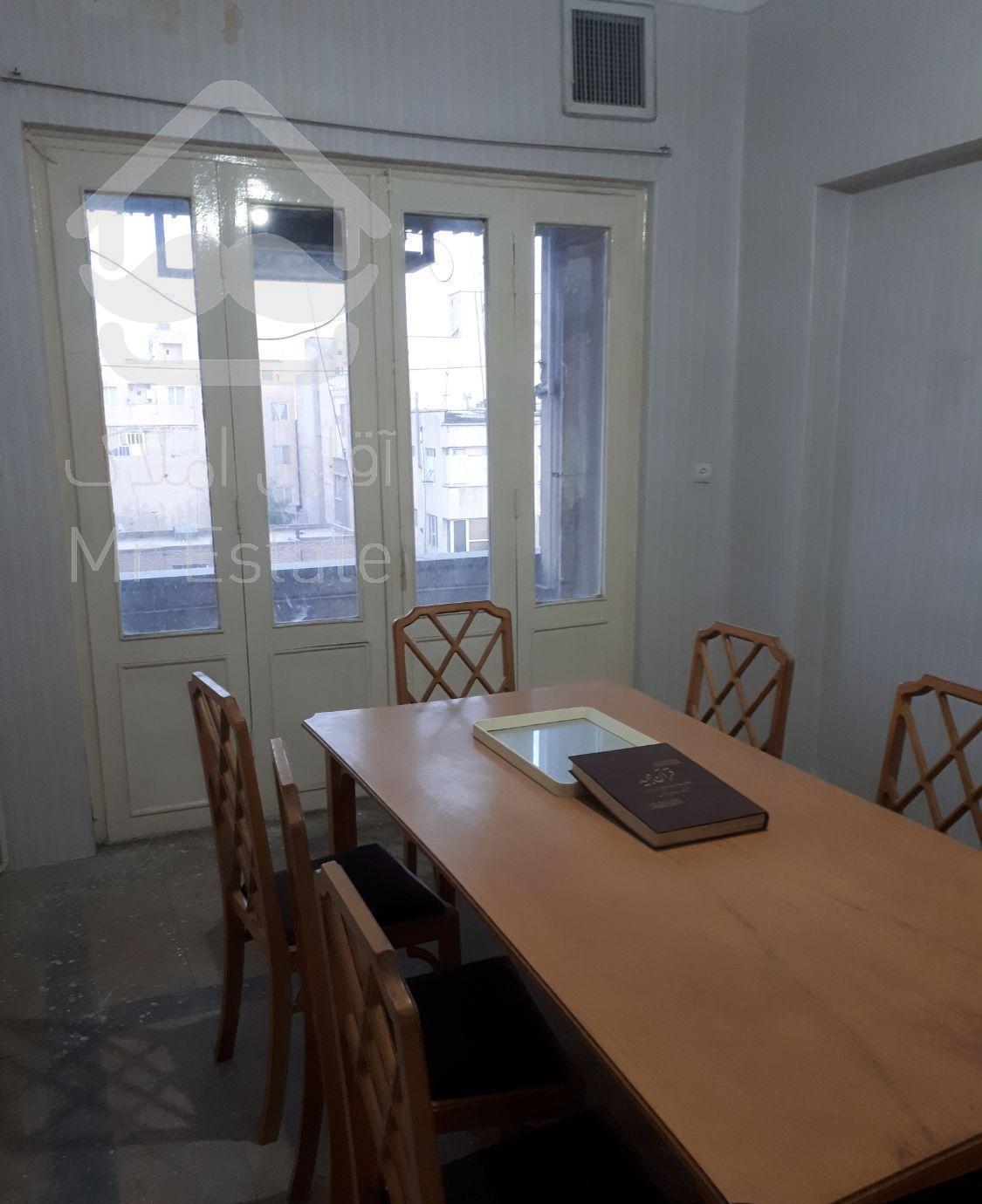 آپارتمان قابل  بنگاه اتومبیل