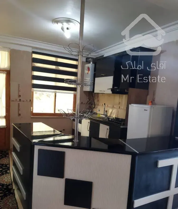 سه طرف  بالکن داره