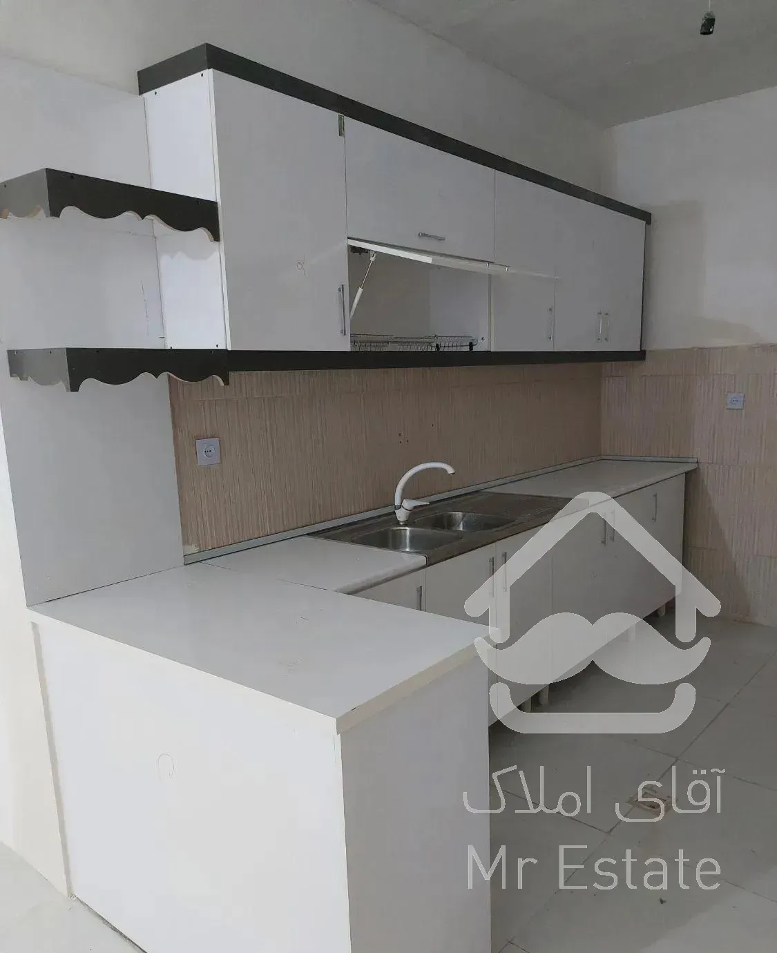 دوطبقه فقط طبقه پایین به رهن داده میشه ۶۰ متر