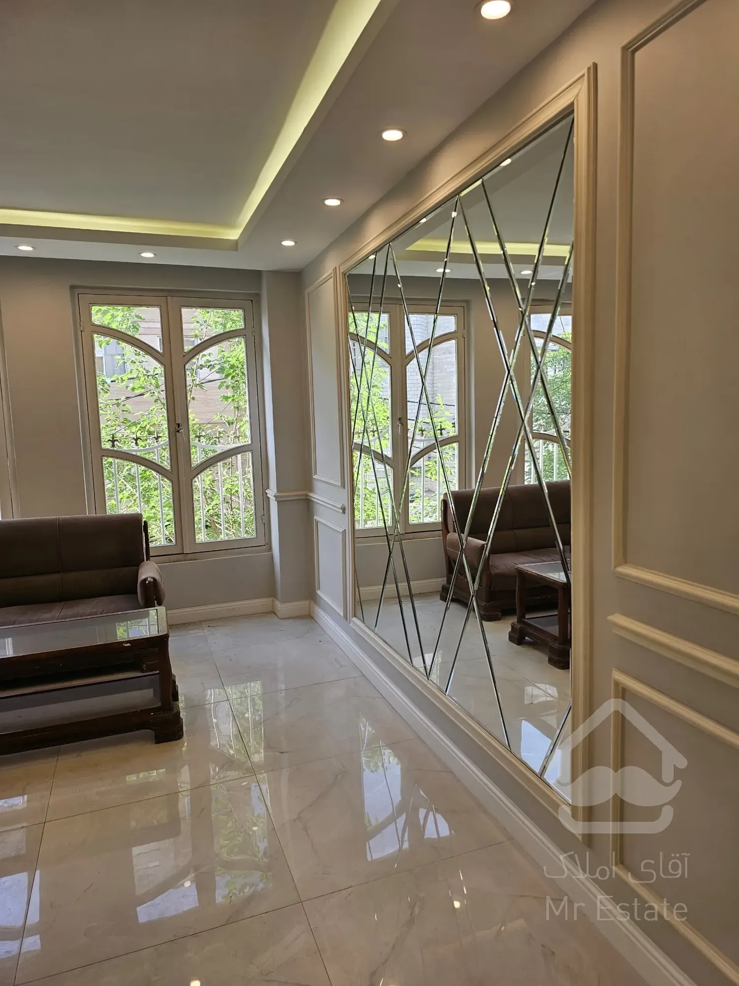 فروش واحد نور مستقیم تاپ لوکیشن سالن رو به افتاب