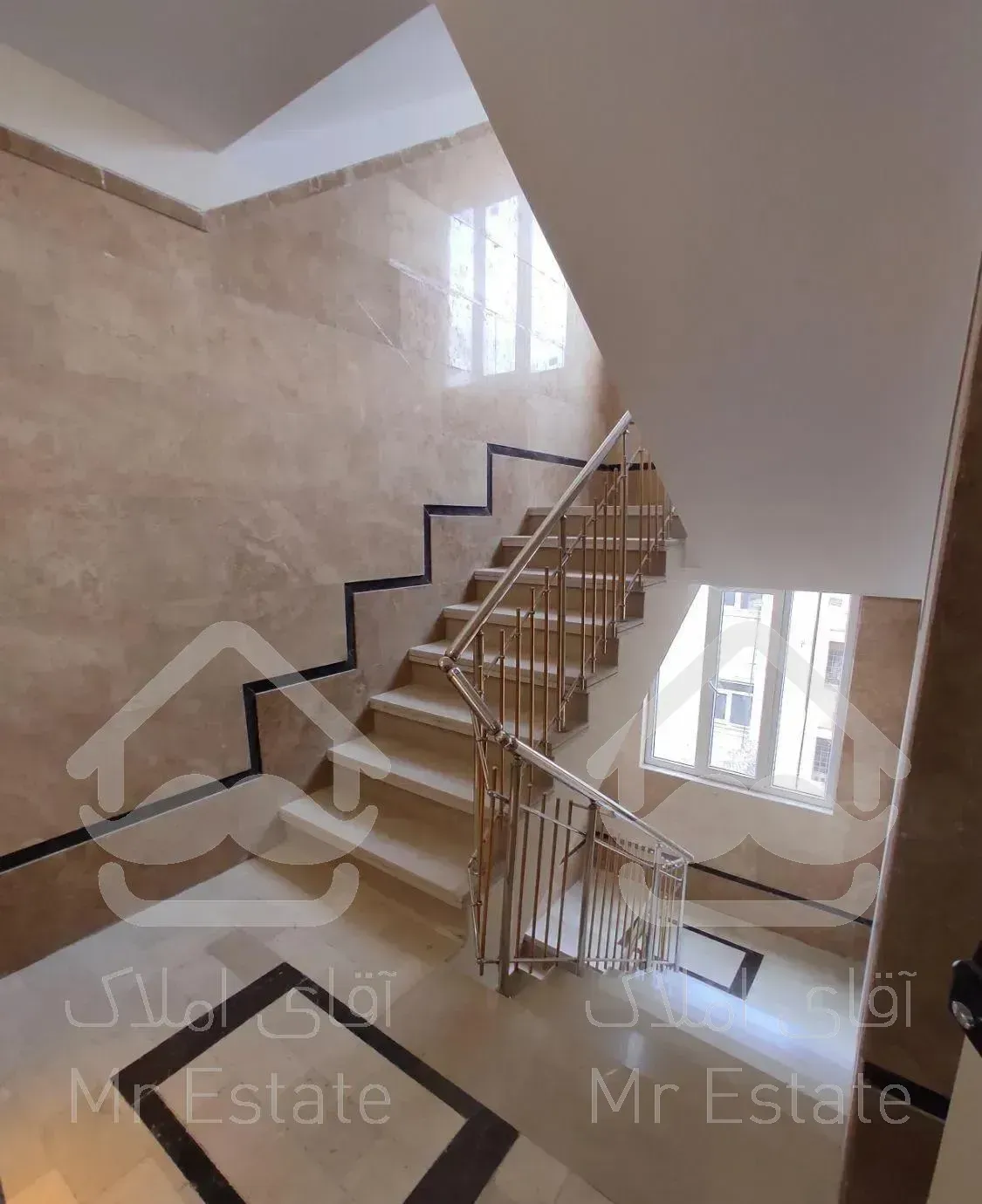 ونک ۱۱۰ متر ۲ خواب/ نوساز کلید نخورده/ طبقه آخر