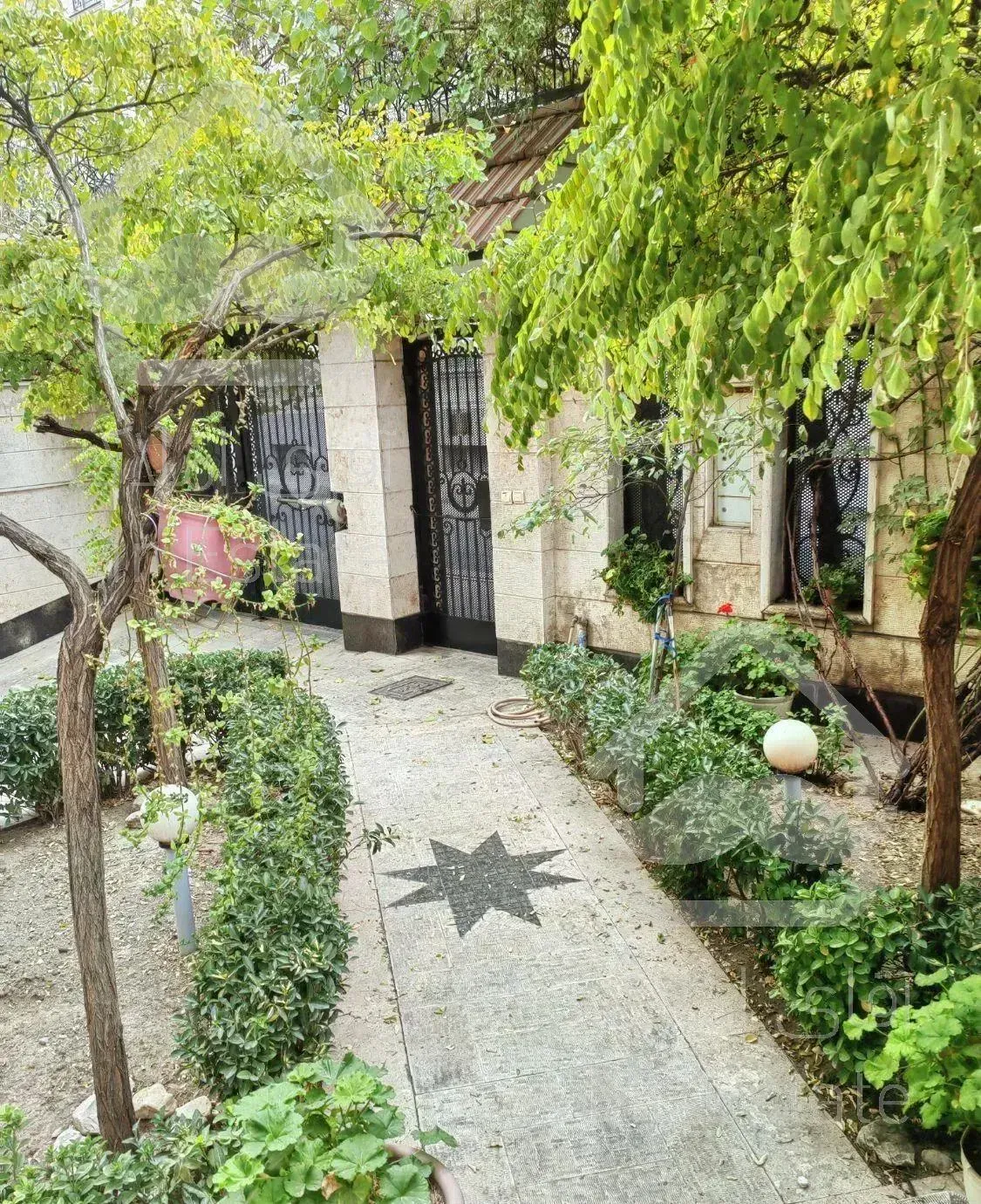 ۱۳۰ متر ۳ خواب تکواحدی در میرداماد اطلسی