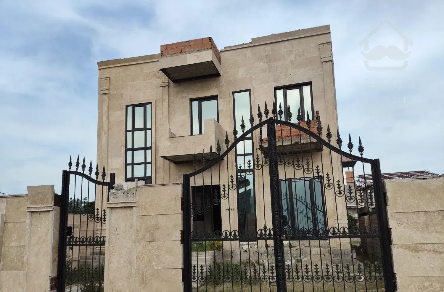 فروش خانه ویلایی ۲۴۰ متری ۳ خواب ساحلی نیمه کاره