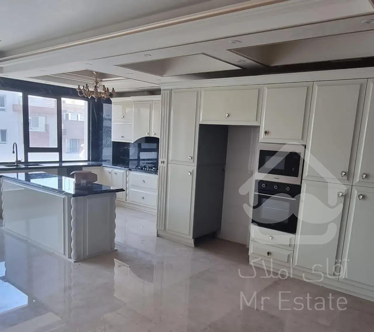 نوساز ۲۰۲ متری ۳ خوابه فلکه اول