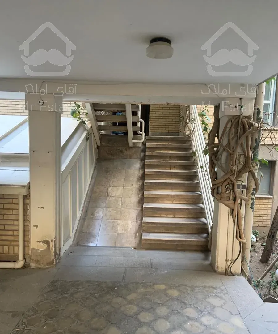 ۳۰۰متر آپارتمان ویلا