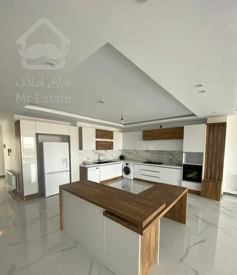 طبقه پنجم بلوار کریمی نوساز با ویو دریا ۱۸۶