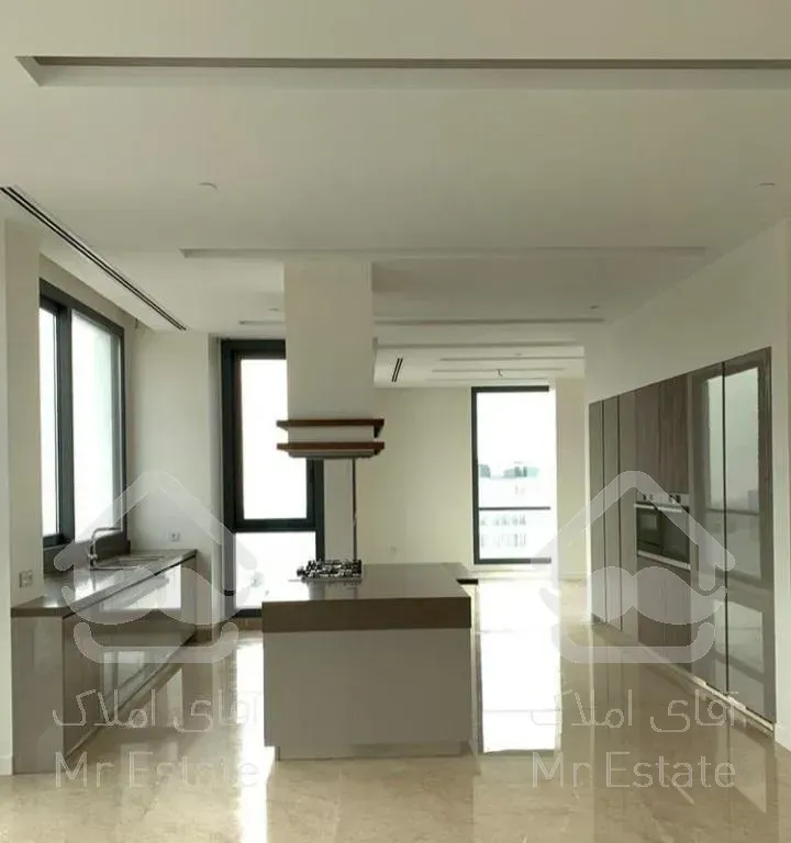 245 متر   مارکدار