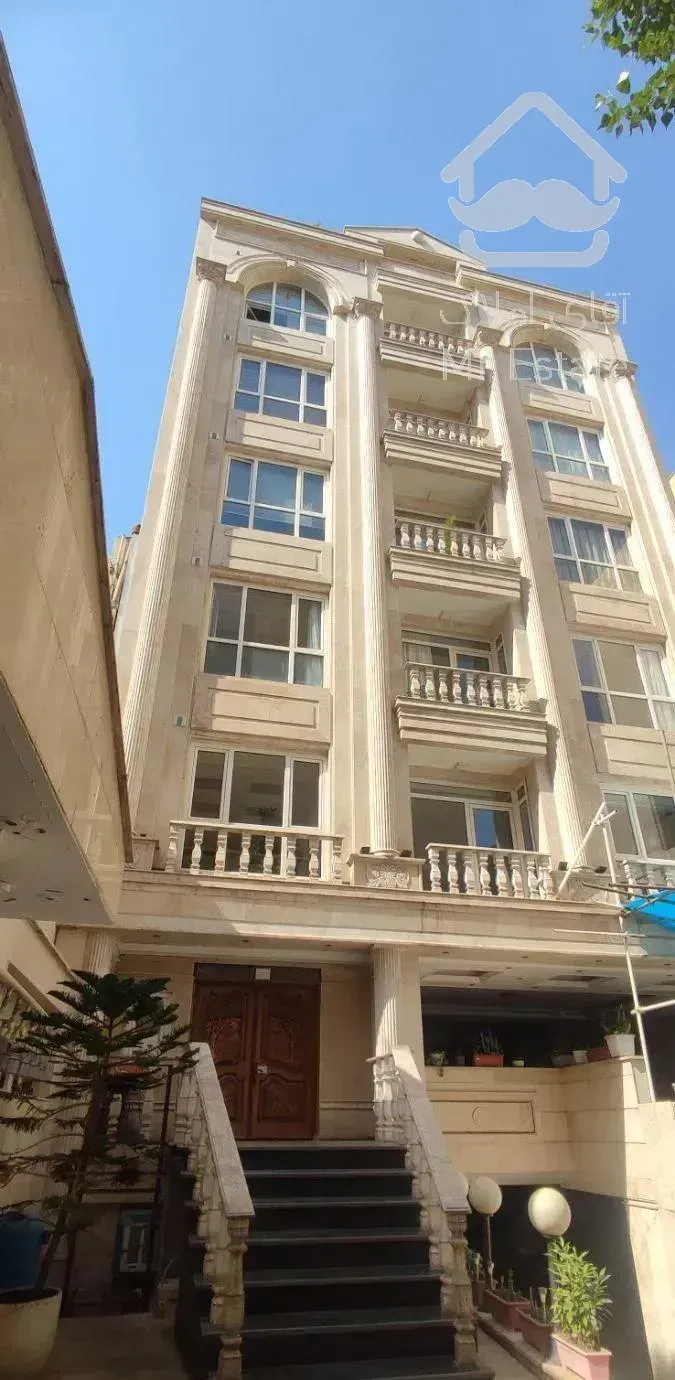 ۲۰۰ متر آپارتمان ۴ خوابه .