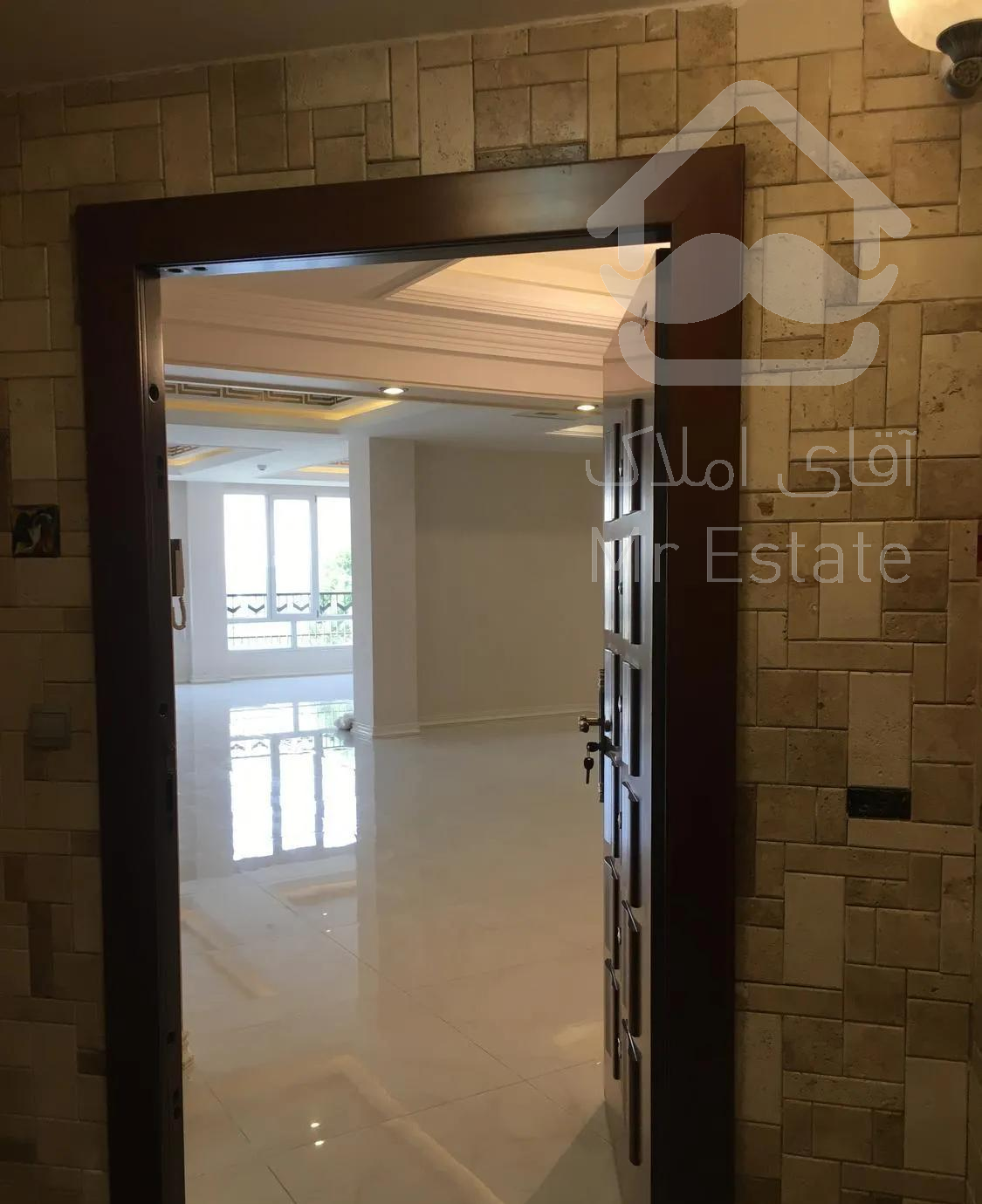 اپارتمان ۱۳۰متر سه خواب ابشار تهران