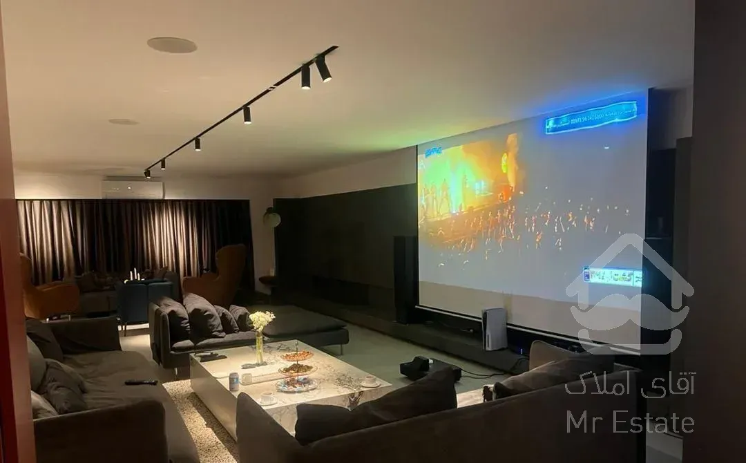 واحد ۱۳۸ متری مجلل با پنجره قدی/۲ تراس/جنوبی