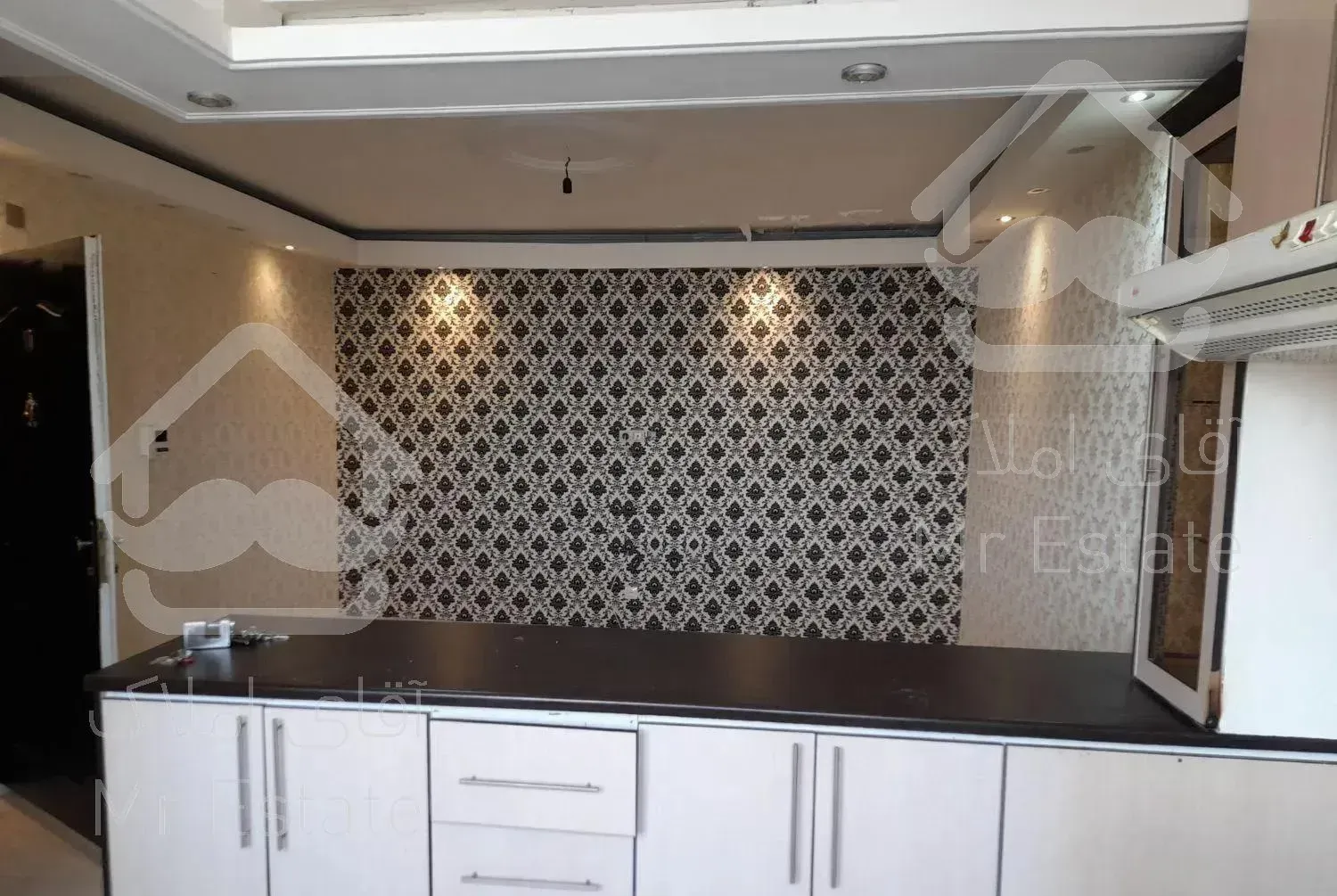 ۶۵ متر (اختر شرقی)