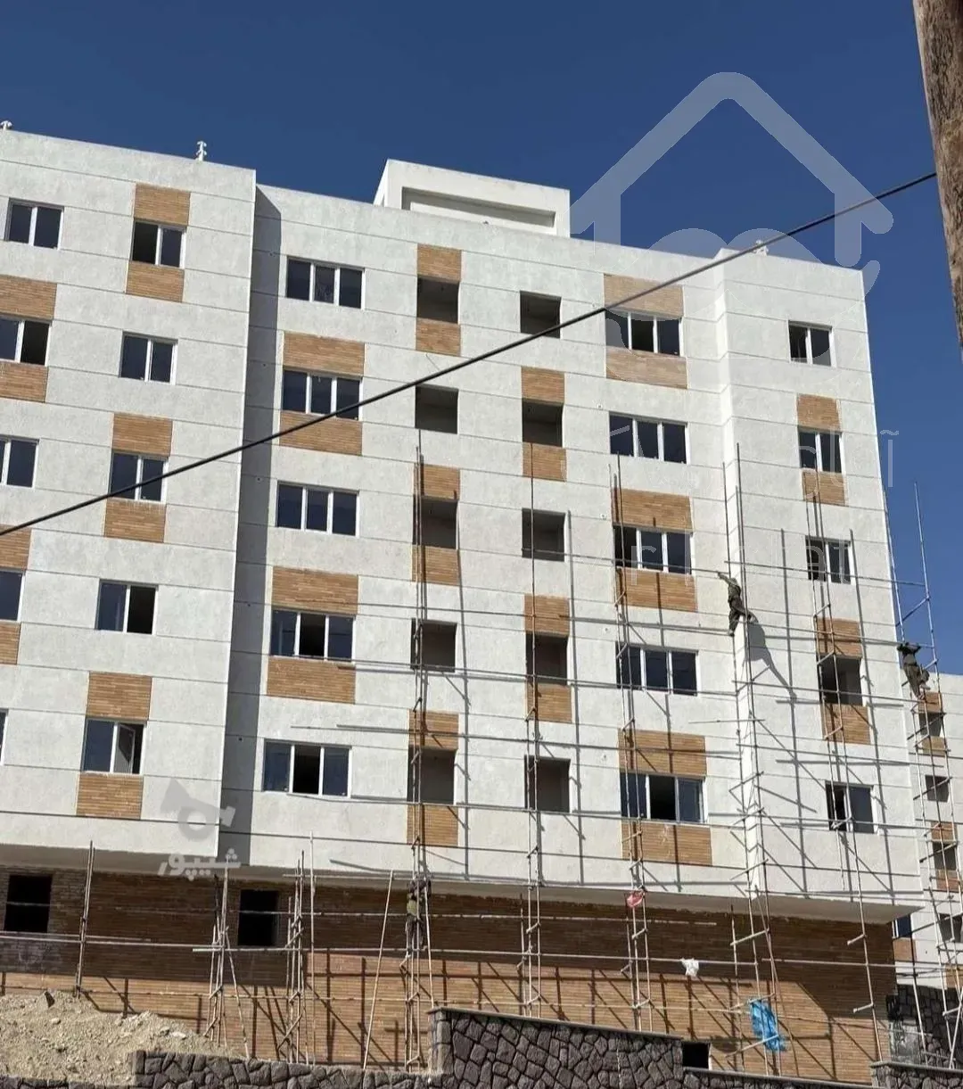 فروش آپارتمان ۱۲۳ متری ۲ خوابه در میدان انقلاب