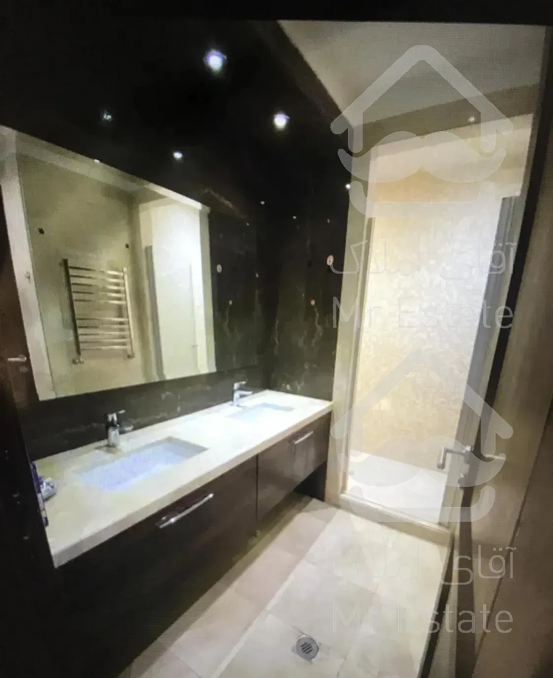 واحد ۱۷۰ متری/ ۳ خواب/مالک فروشنده واقعی