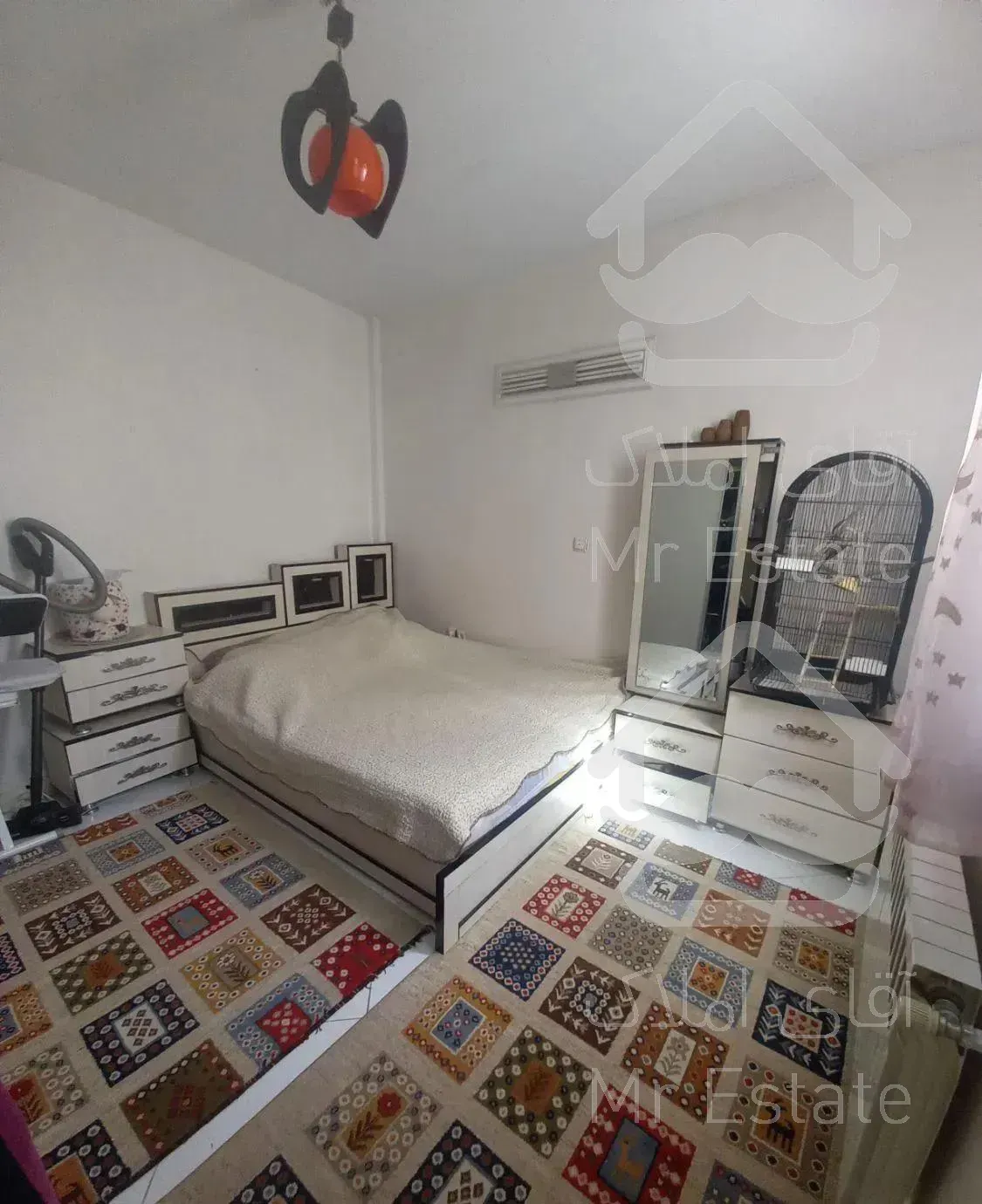 ۷۵متری دو خوابه با پارکینگ و انباری روبه آفتاب