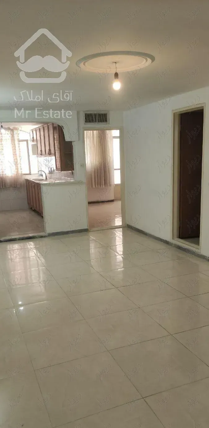 آپارتمان ۶۰ متری + ۳۰ متر حیاط مجزا