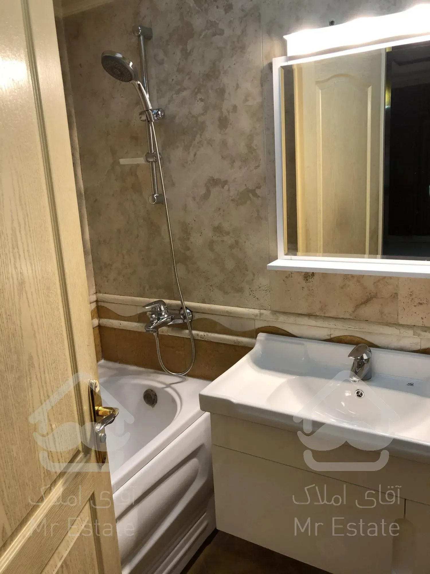 رهن و اجاره آپارتمان ۲۲۰ متری ۳ خوابه کامرانیه