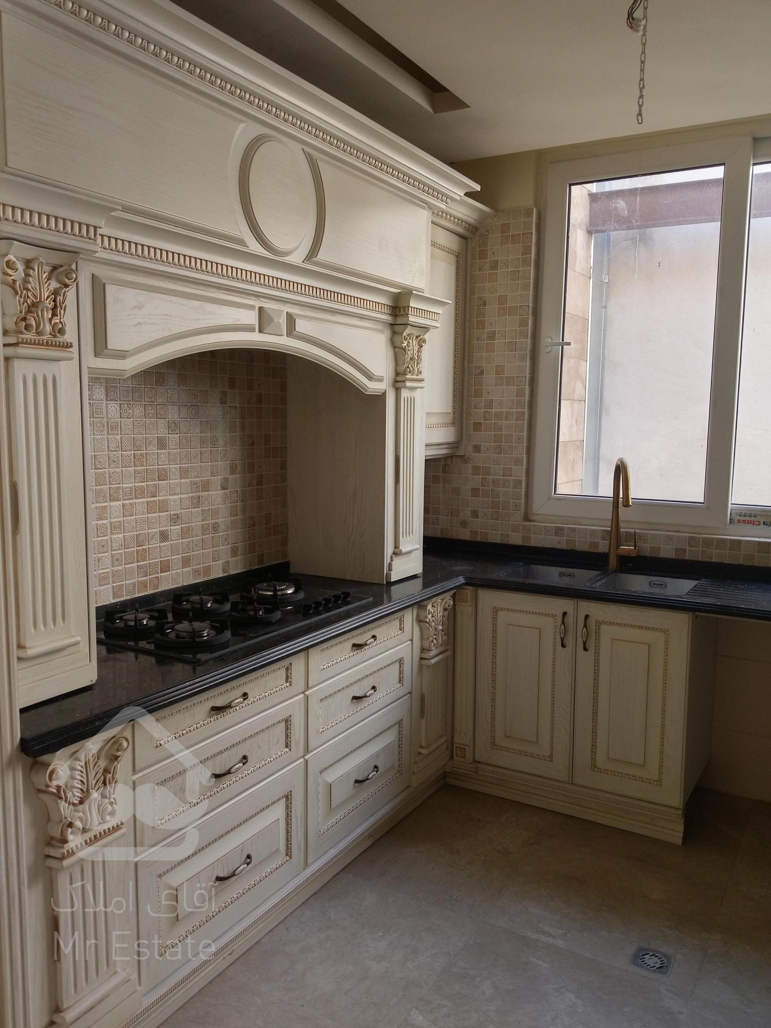 آپارتمان 170 متری ، روف گاردن ، 2 پارکینگ