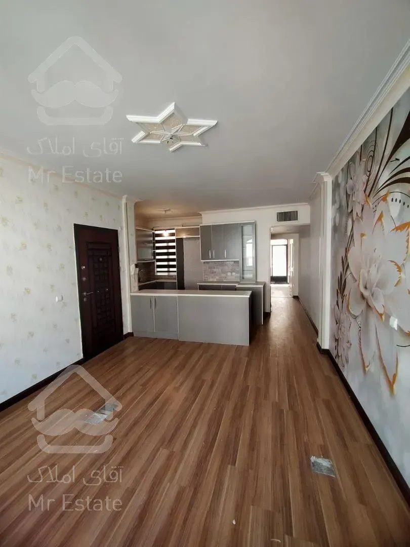 ۶۵ متر سعادت آباد، صرافها